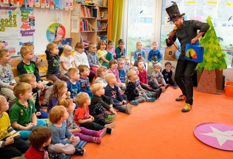 Kouzelný budík ve školce | Děti při vystoupení