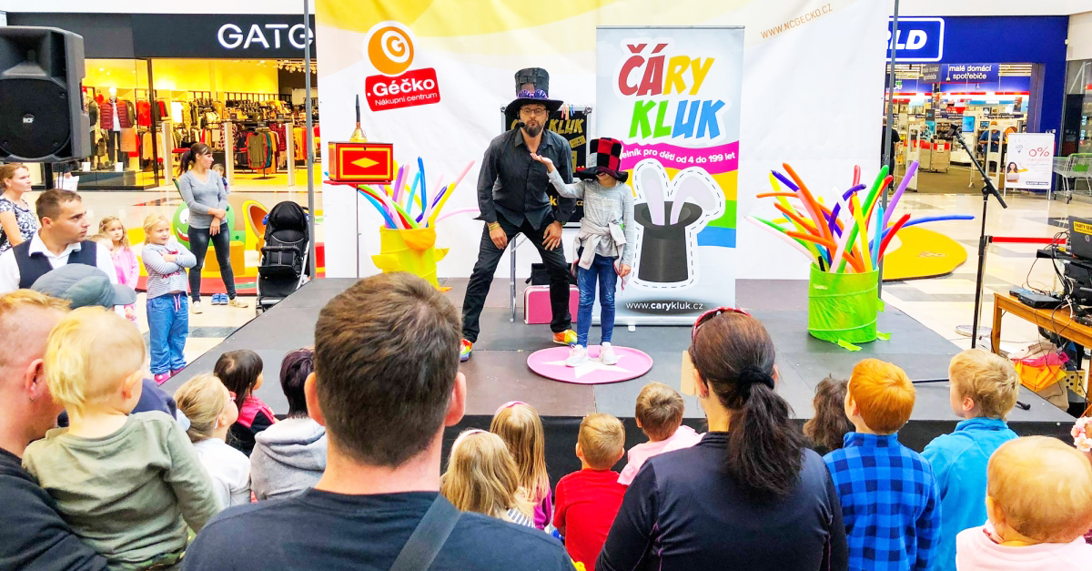 Kouzelník na karnevalu | Šumava Horní Vltavice Kouzelník pro děti v Géčku