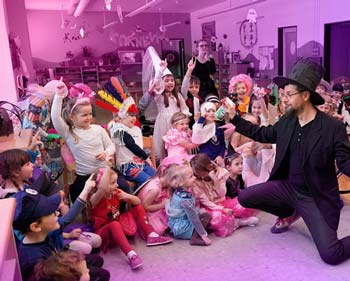 Kouzelník a bavič Čáry Kluk Kouzelník ve školce