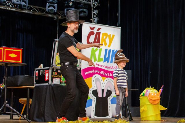 Čert nevzal nikoho!!! Tak to je rekord 😉. Mikulášská pro děti Škoda Electric Plzeň v kulturním domě Šeříkovka. #kouzelnik #kouzelnikprodeti #carykluk